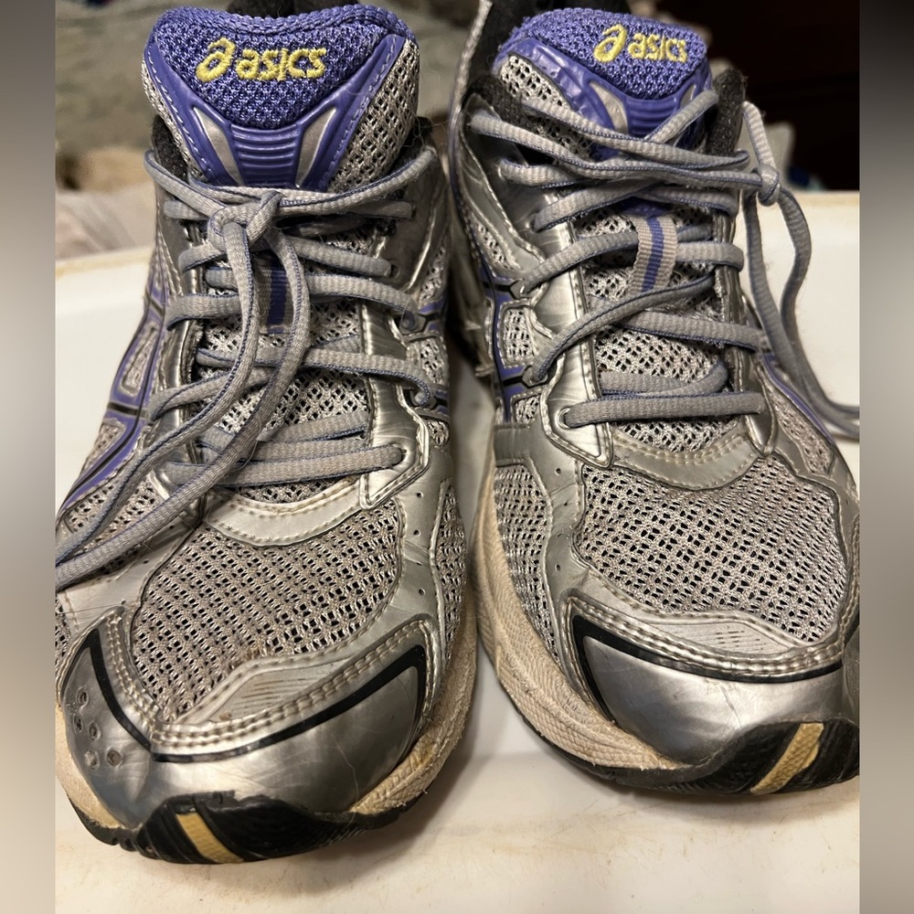 ASICS - Picture 2 of 4
